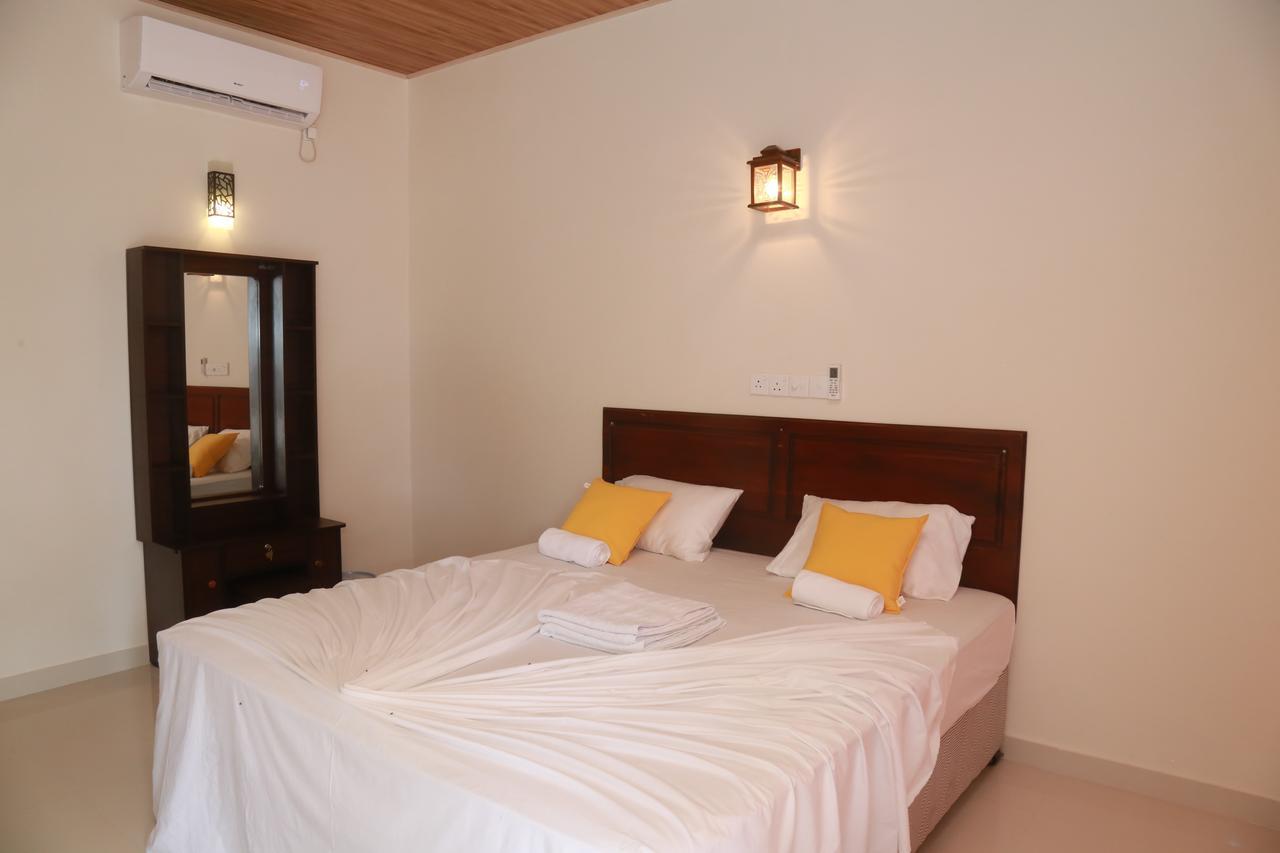 Serene Beach Hotel Dikwella Ngoại thất bức ảnh